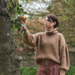 Review Film Men Teror Psikologis Jessie Buckley di Desa